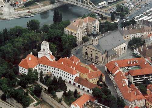 19th European Young Geotechnical Engineers’ Conference - Bishop’s palace and Cathedral