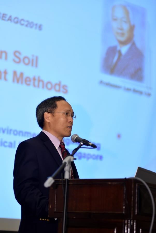 Prof. Jian Chu Delivering his S L Lee Keynote Lecture