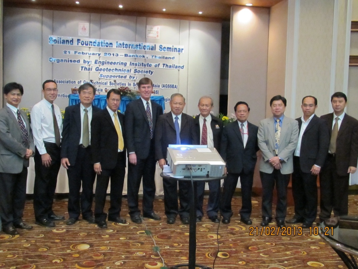 Group photograph of the speakers after the end of the 1-day seminar in Bangkok in 2013 as part of the regional touring lectures by Prof. Jean L Briaud and Prof. Charles Ng.