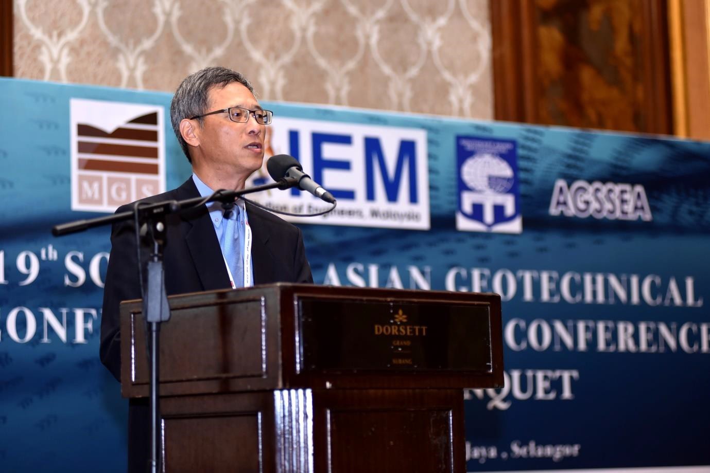 Incoming Chairman AGSSEA Prof San Shyan Lin Delivering his Pledge